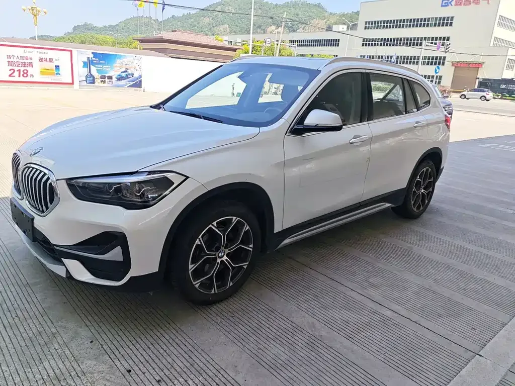 BMW X1 — фото 1