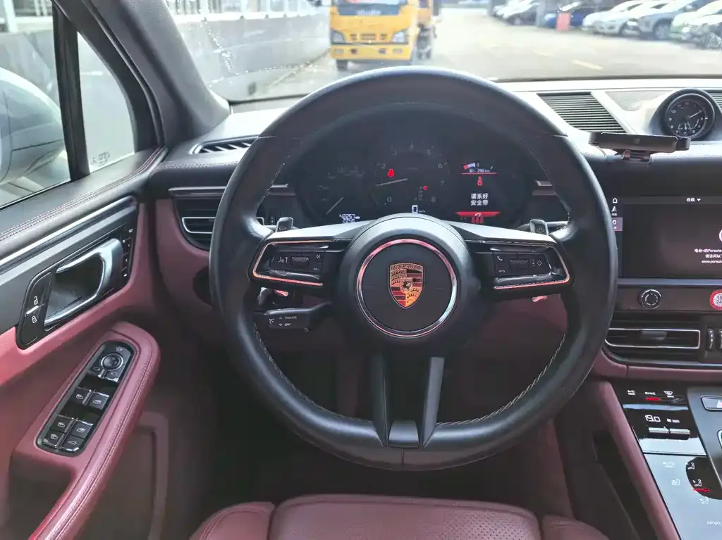 Porsche Macan — фото 8