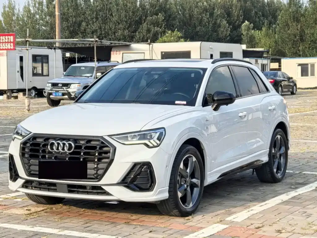 Audi Q3 — фото 1