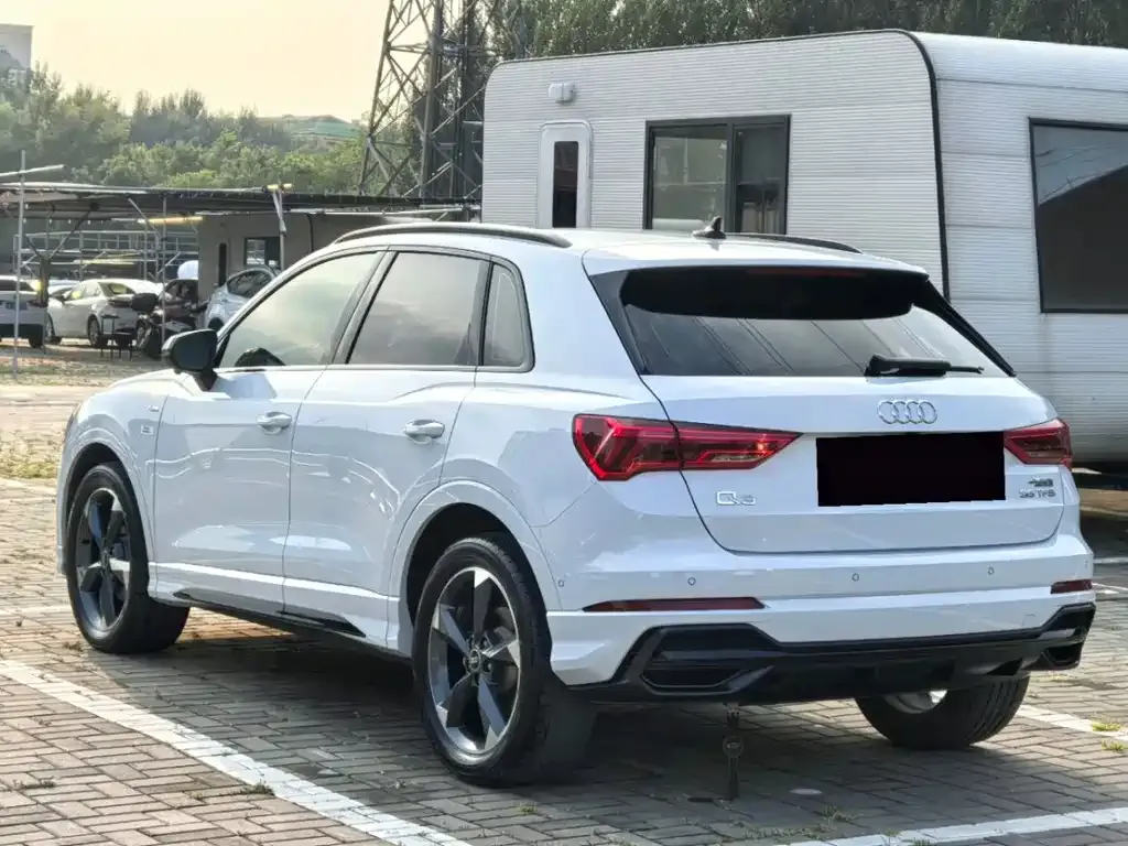 Audi Q3 — фото 10