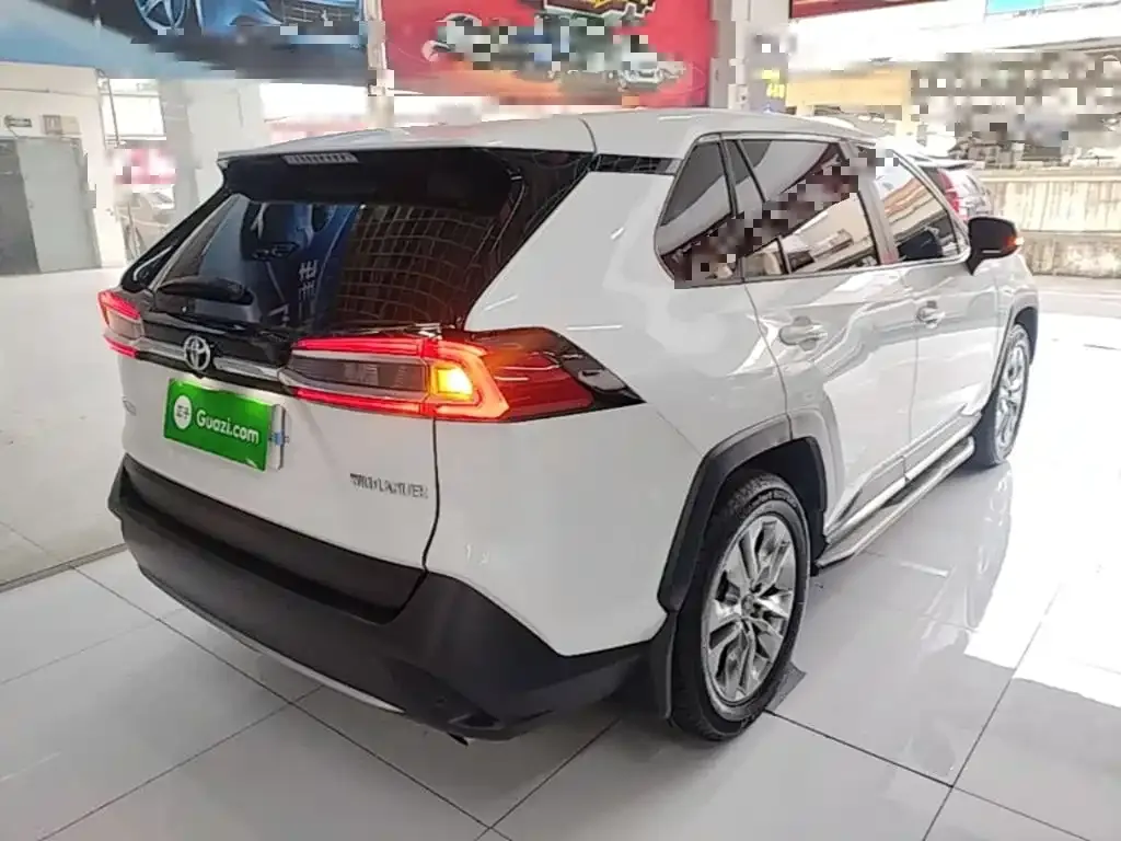 Toyota Wildlander — фото 10