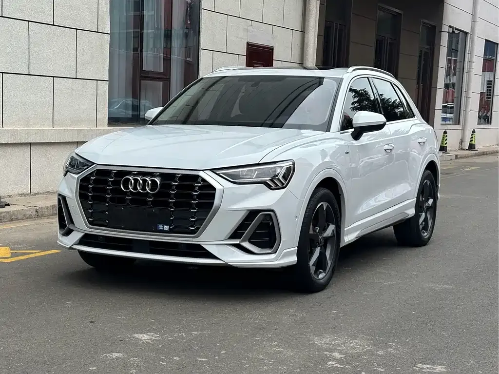 Audi Q3 — фото 1