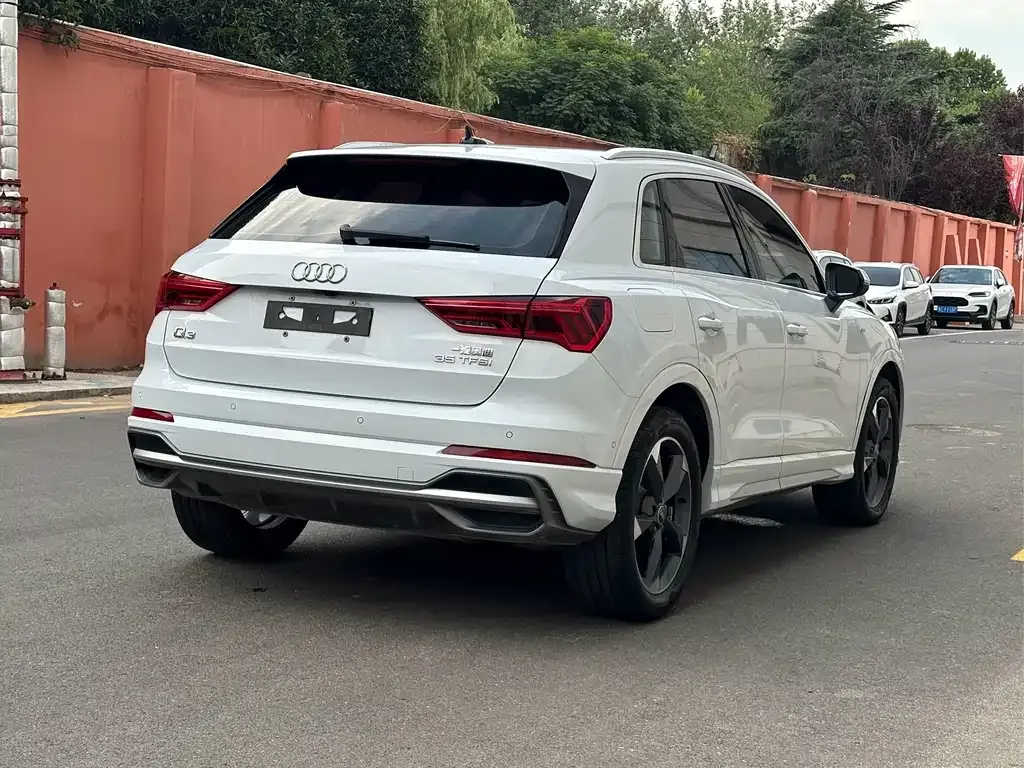 Audi Q3 — фото 10