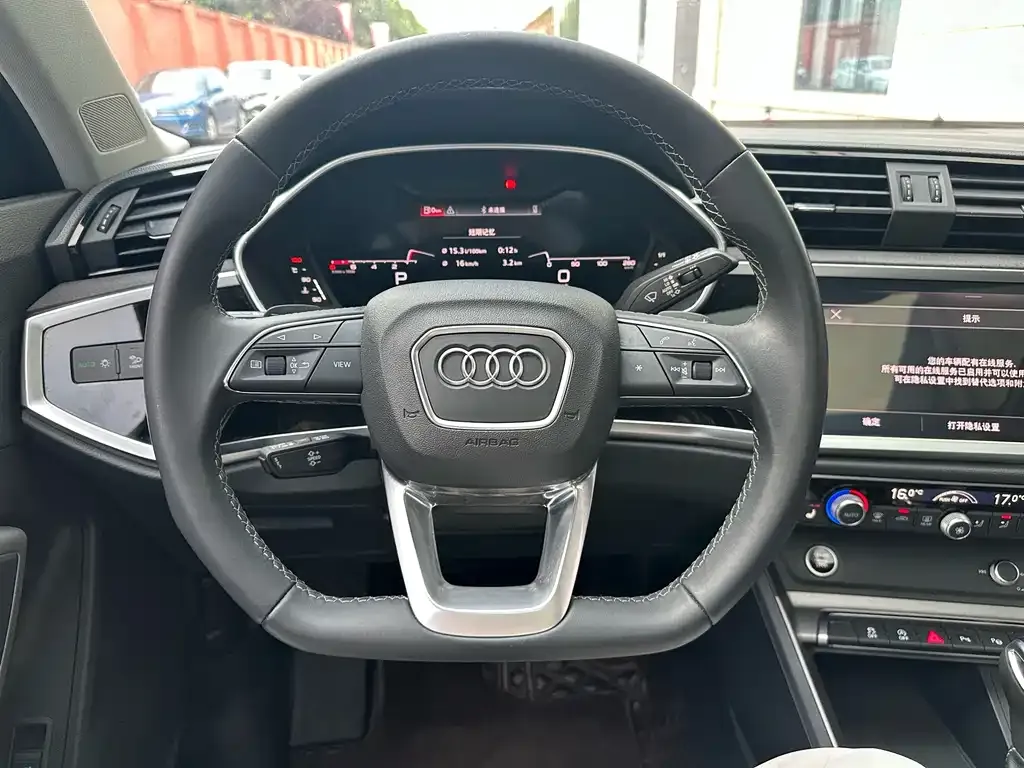 Audi Q3 — фото 8