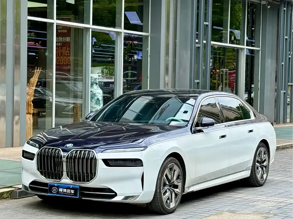 BMW 7 Series — фото 1