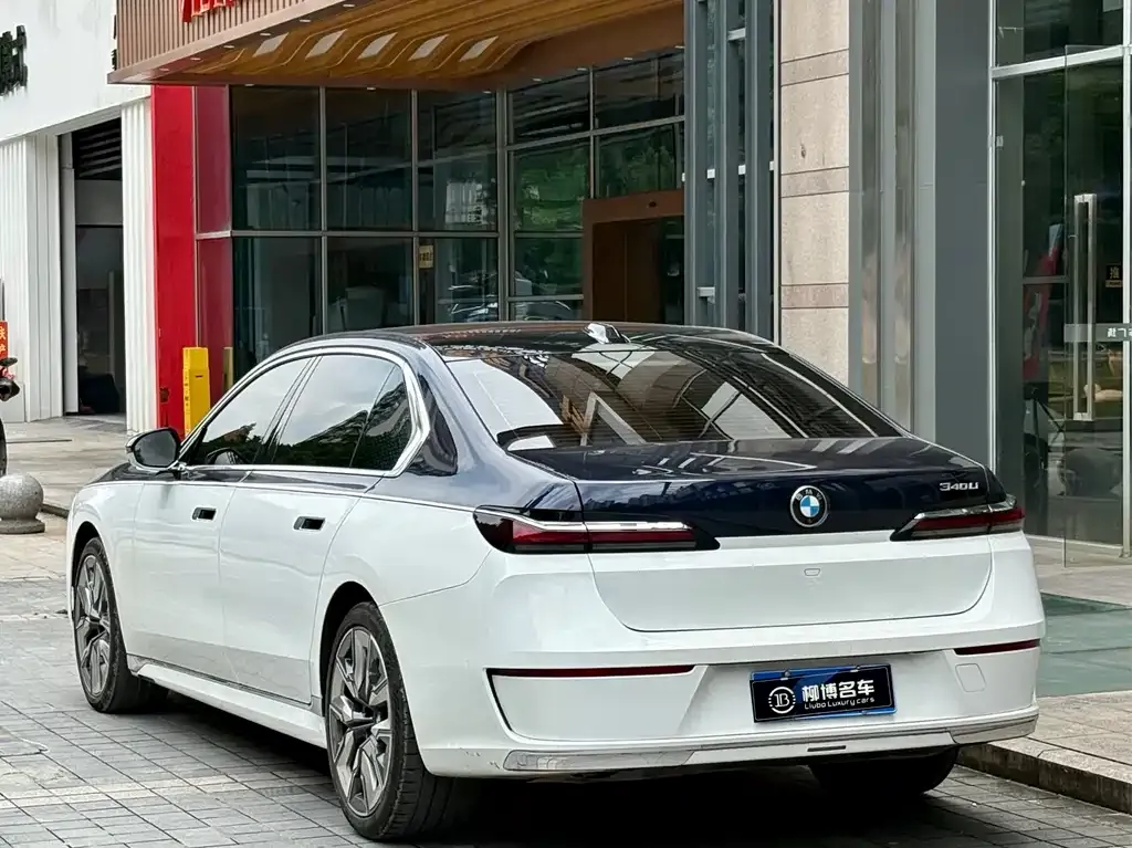 BMW 7 Series — фото 10
