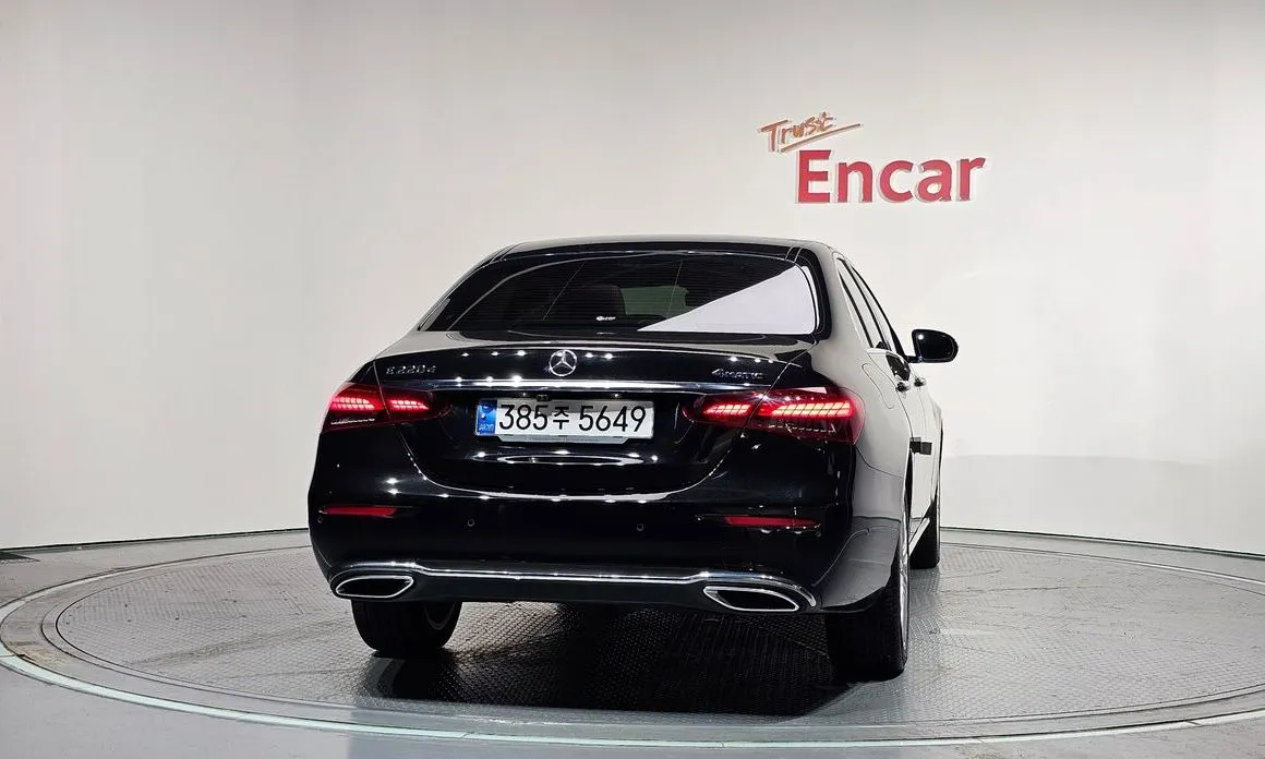 Mercedes-Benz E-Class — фото 10
