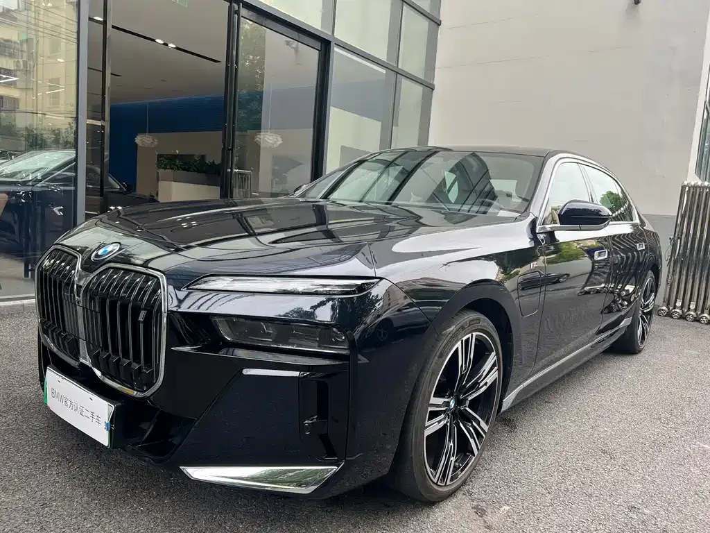 BMW i7 — фото 1