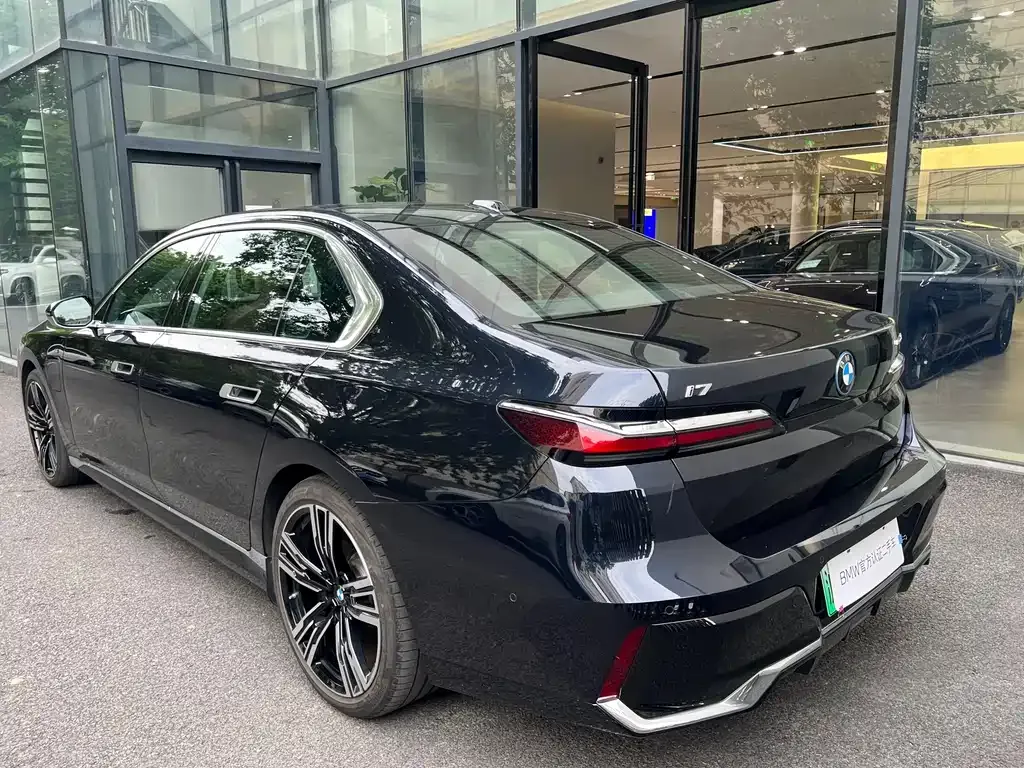 BMW i7 — фото 10