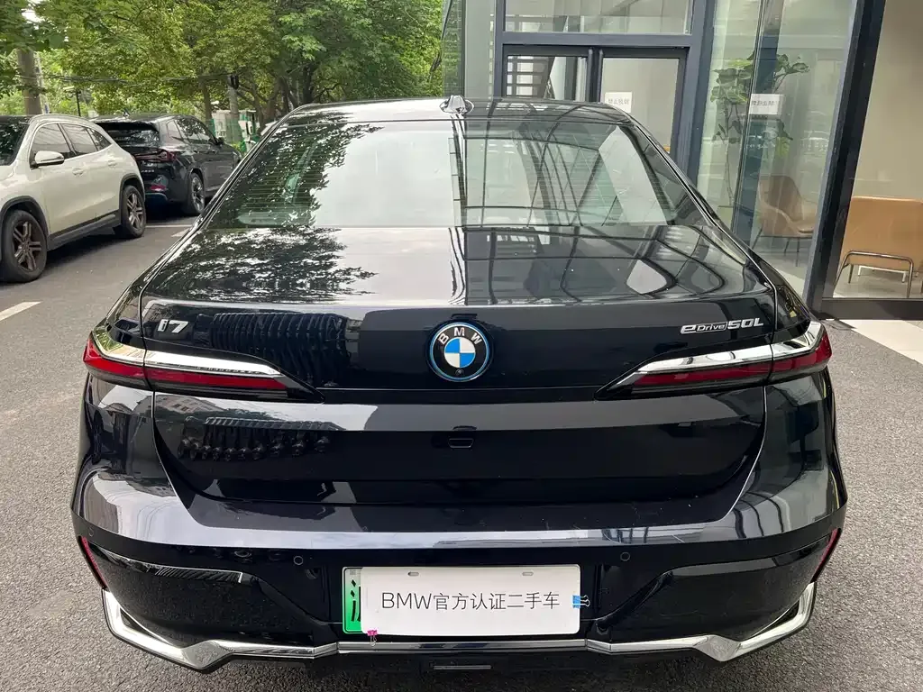 BMW i7 — фото 9
