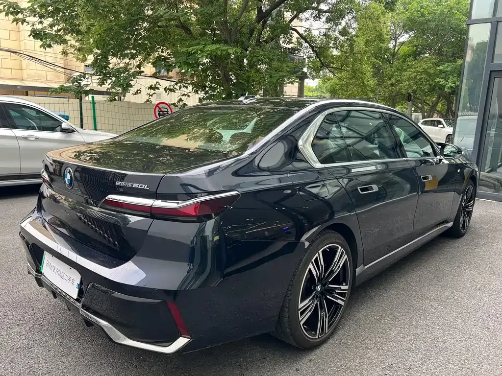 BMW i7 — фото 8