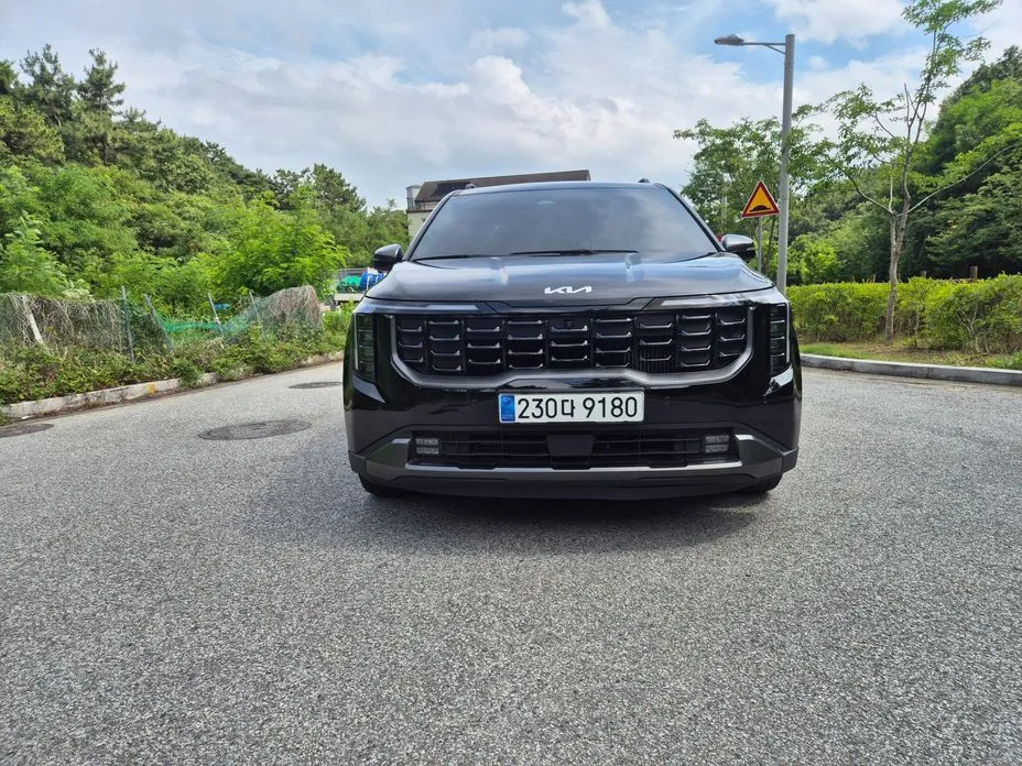 Kia Carnival HEV 9-Seater Gravity 1