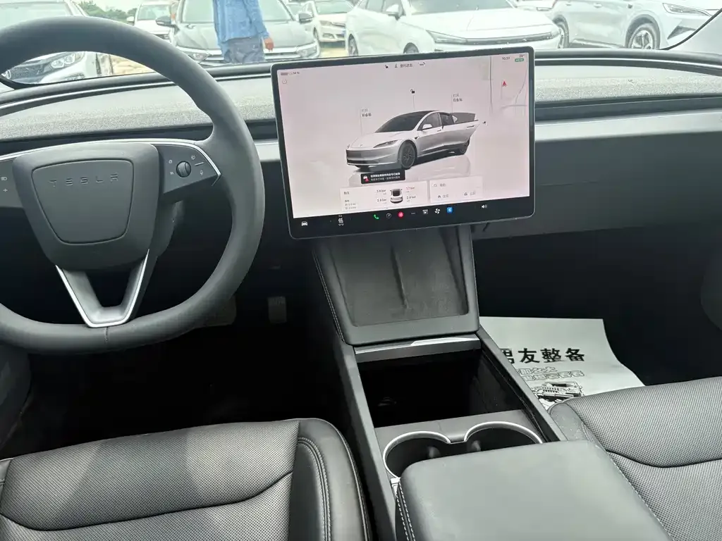 Tesla Model 3 — фото 8