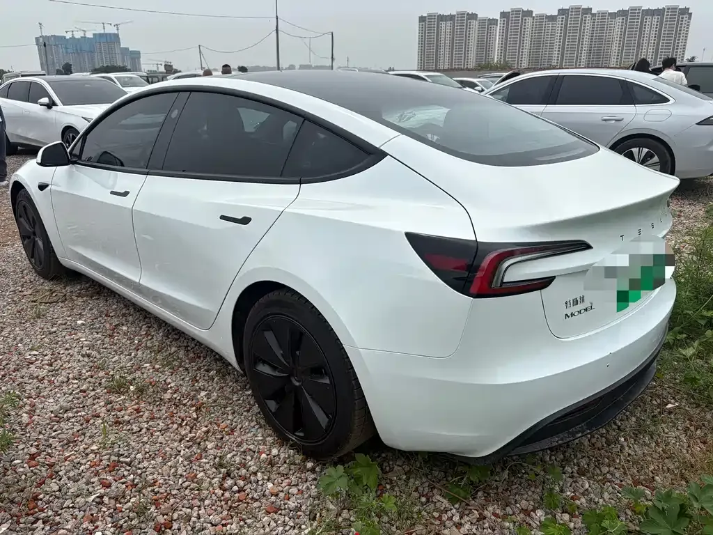 Tesla Model 3 — фото 4