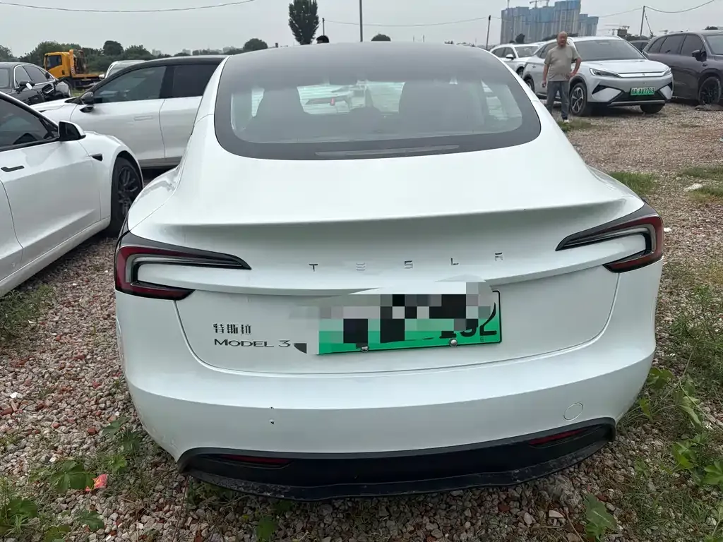 Tesla Model 3 — фото 2