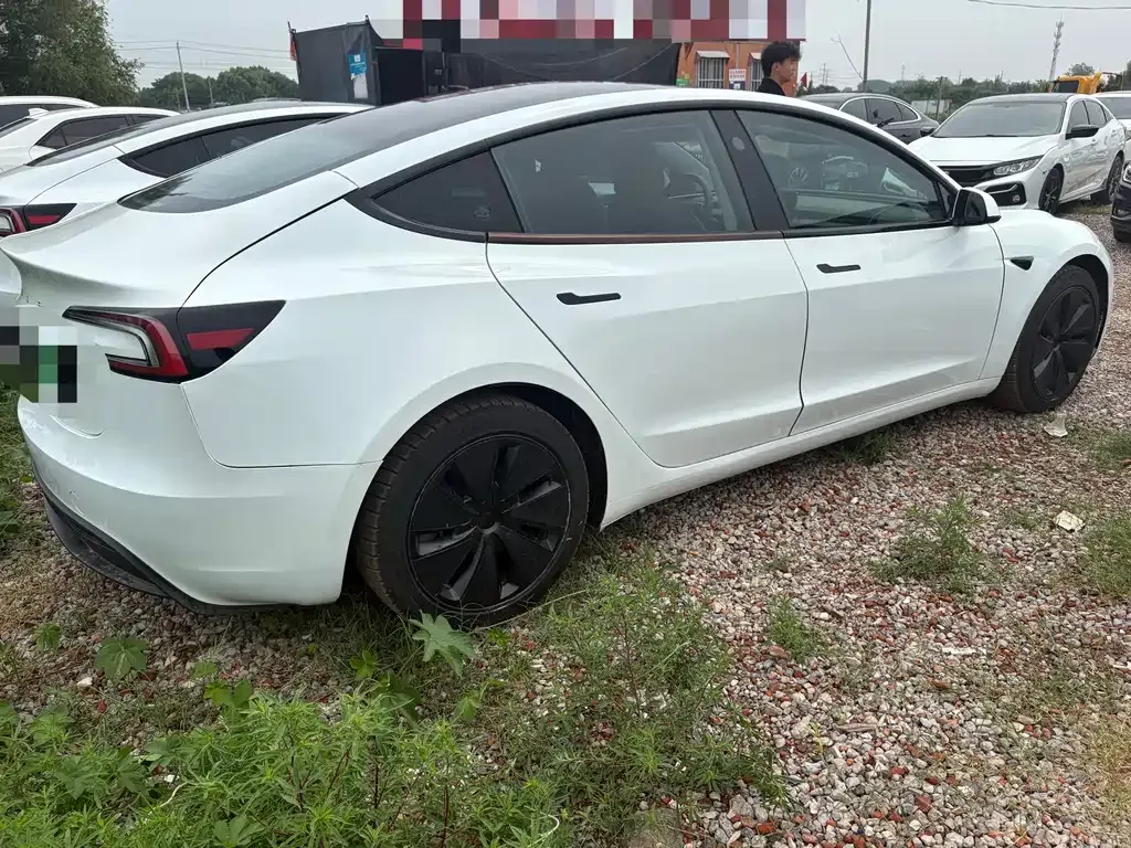 Tesla Model 3 — фото 9