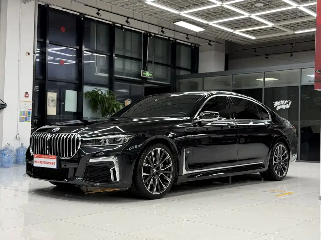 BMW 7 Series — фото 1
