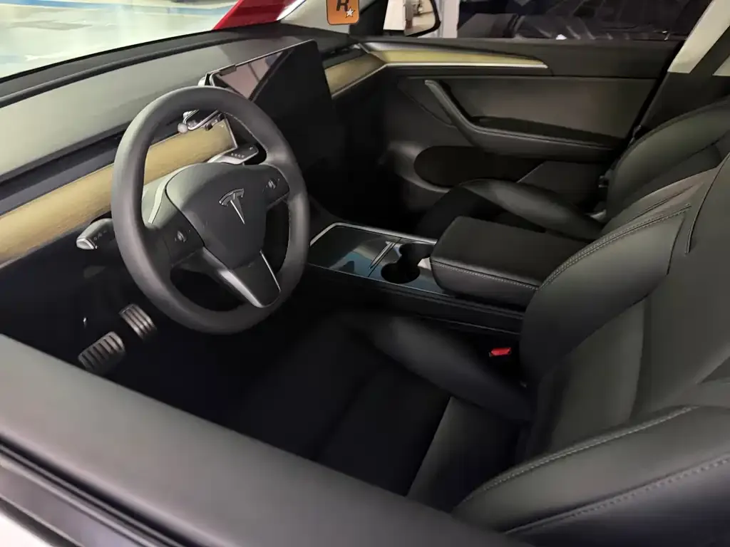 Tesla Model Y — фото 2