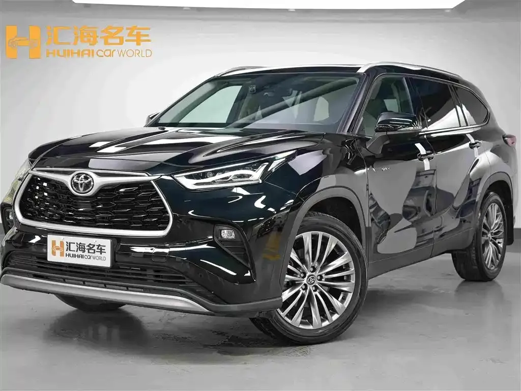 Toyota Highlander — фото 1