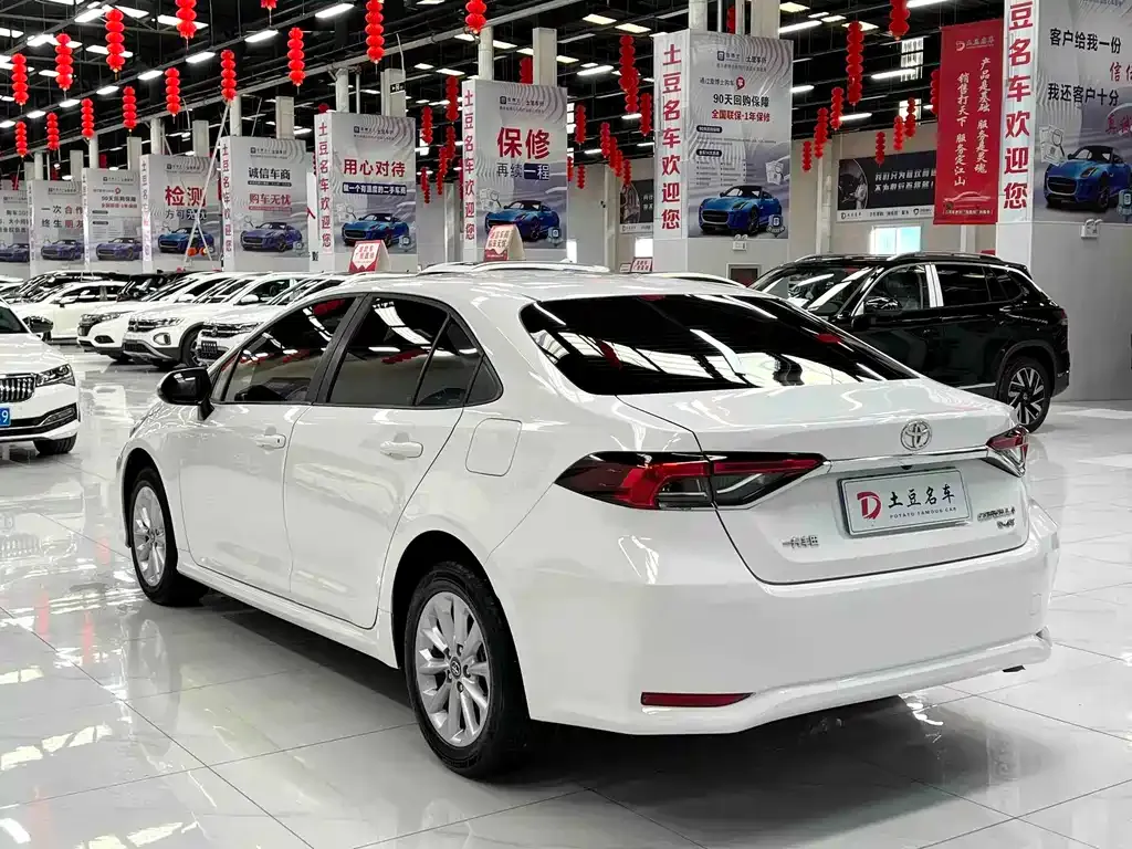 Toyota Corolla — фото 9