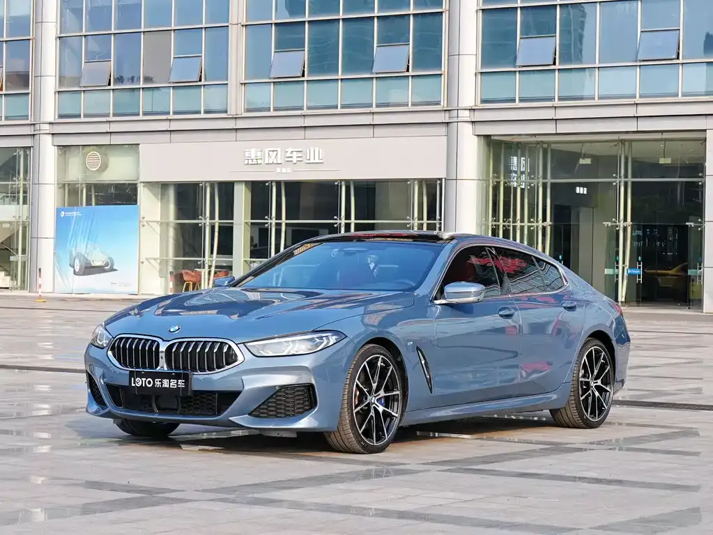 BMW 8 Series — фото 1