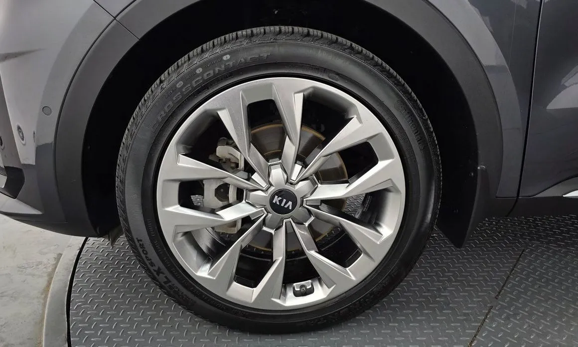 Kia Sorento — фото 10