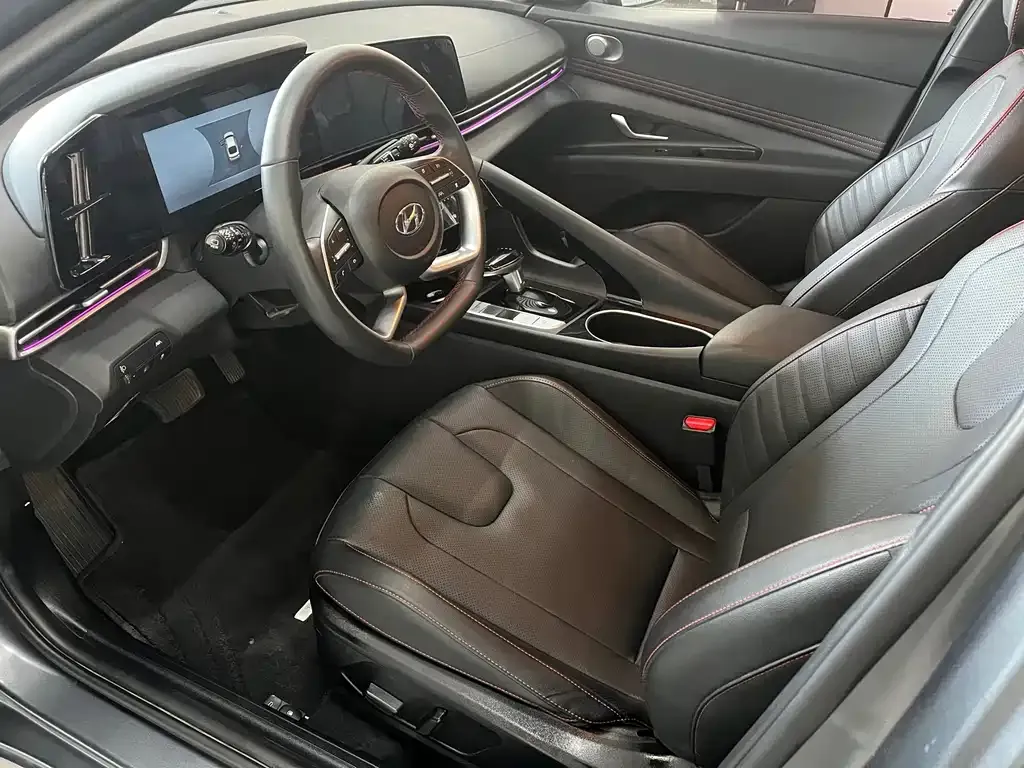 Hyundai Elantra — фото 10