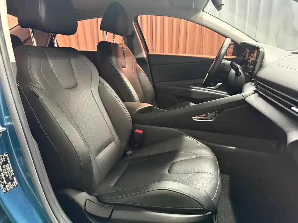 Hyundai Elantra — фото 3