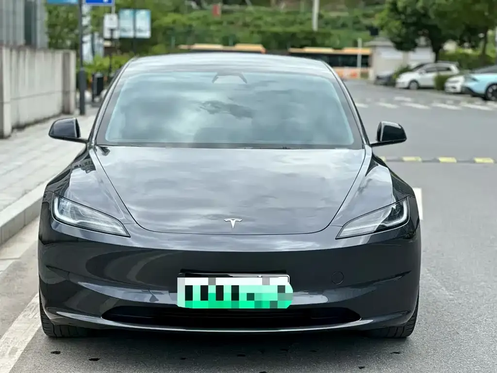 Tesla Model 3 — фото 1