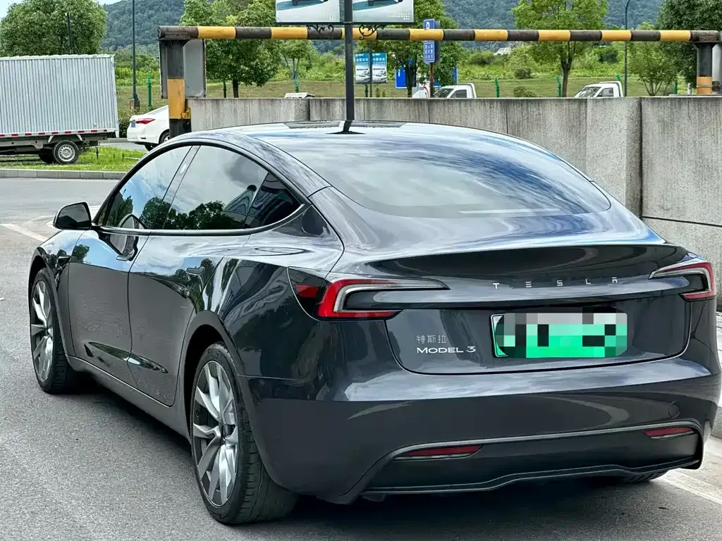 Tesla Model 3 — фото 9