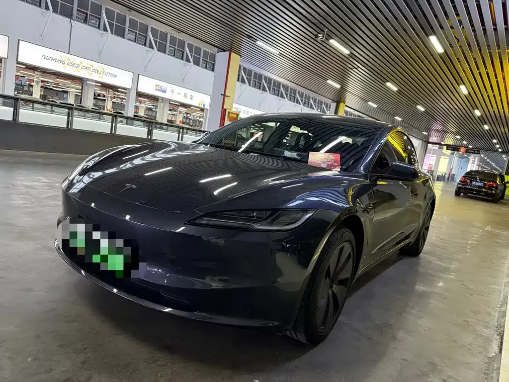 Tesla Model 3 — фото 1