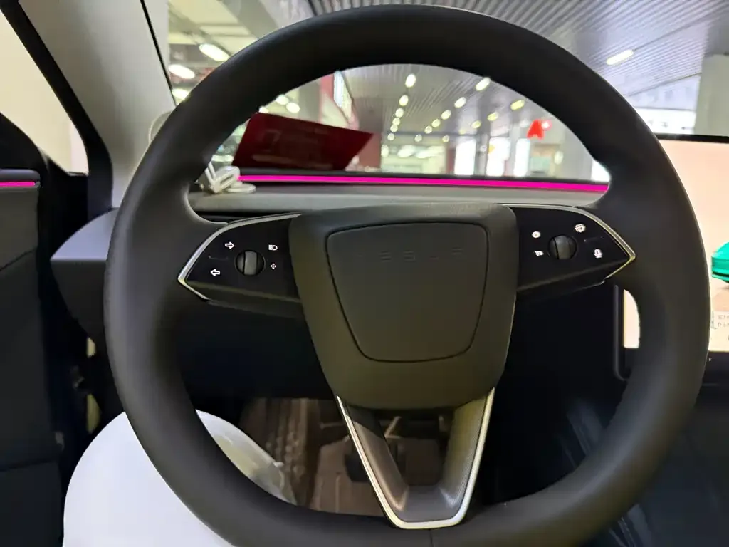 Tesla Model 3 — фото 6