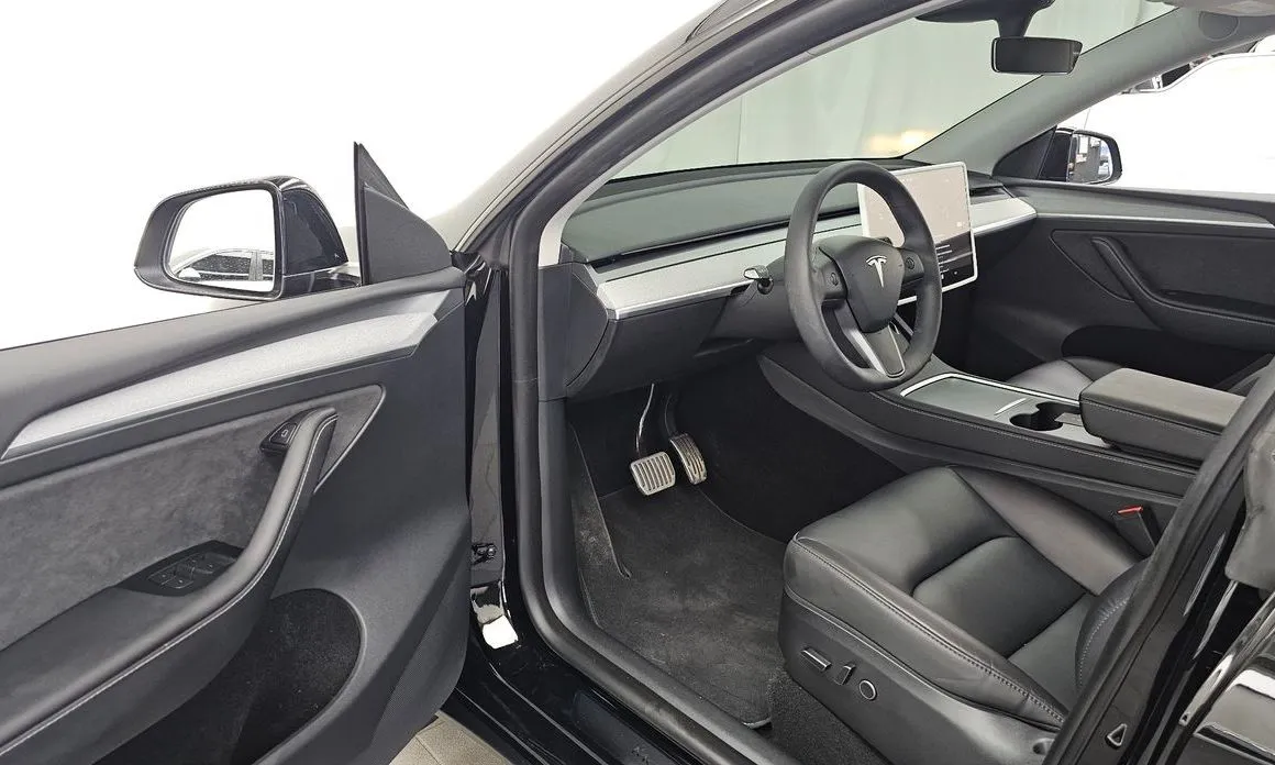 Tesla Model Y — фото 9