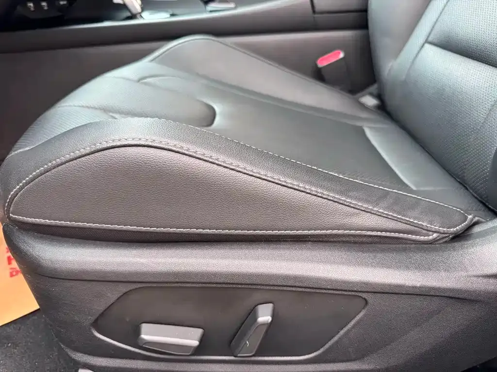 Hyundai Elantra — фото 7
