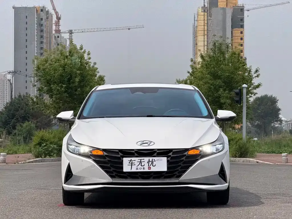 Hyundai Elantra — фото 3