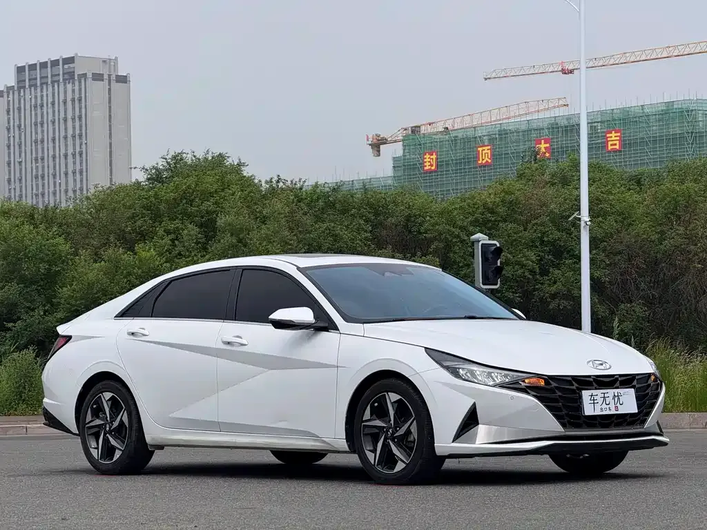 Hyundai Elantra — фото 8