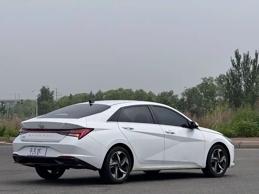 Hyundai Elantra — фото 9