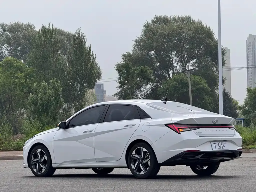 Hyundai Elantra — фото 6