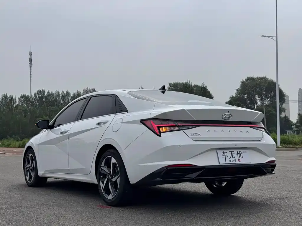 Hyundai Elantra — фото 10