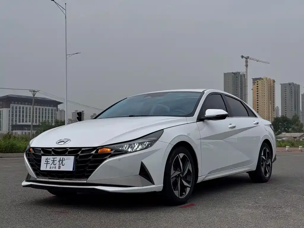 Hyundai Elantra — фото 2