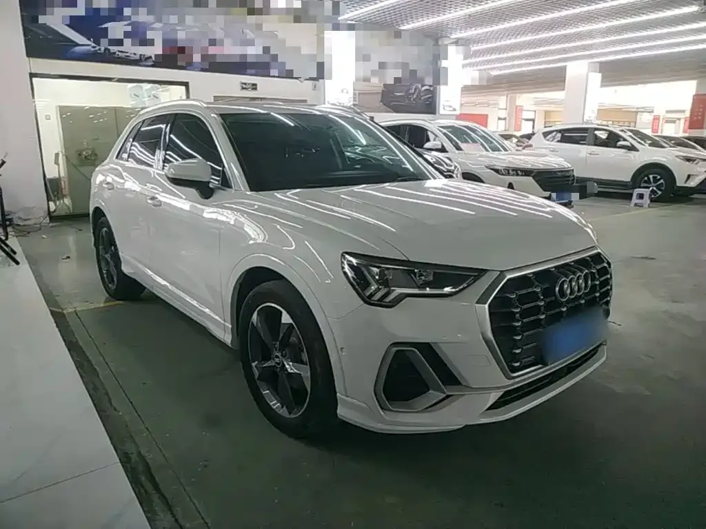 Audi Q3 — фото 10