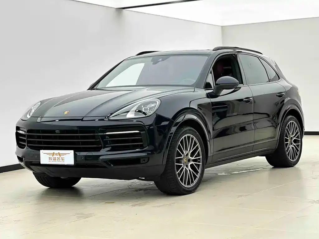 Porsche Cayenne — фото 1