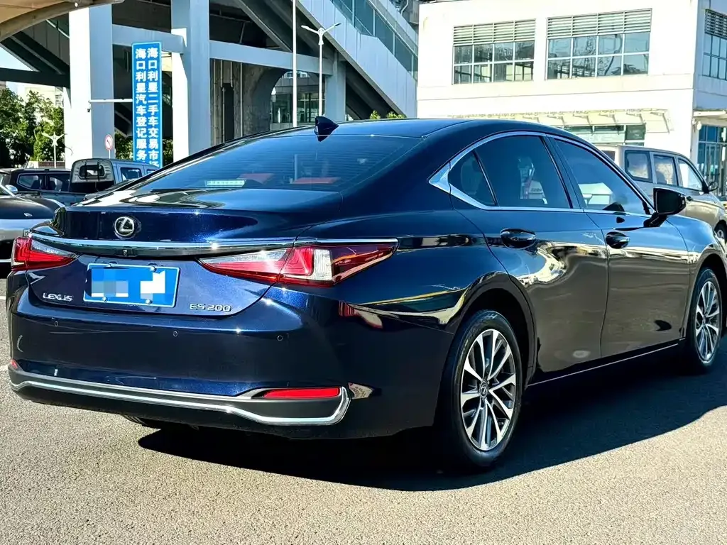 Lexus ES — фото 8