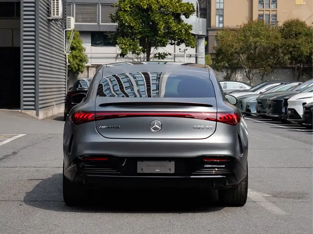Mercedes-Benz EQS AMG — фото 8