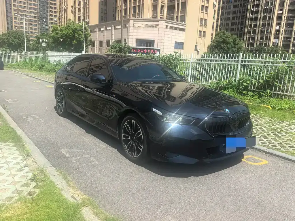 BMW 5 Series — фото 10