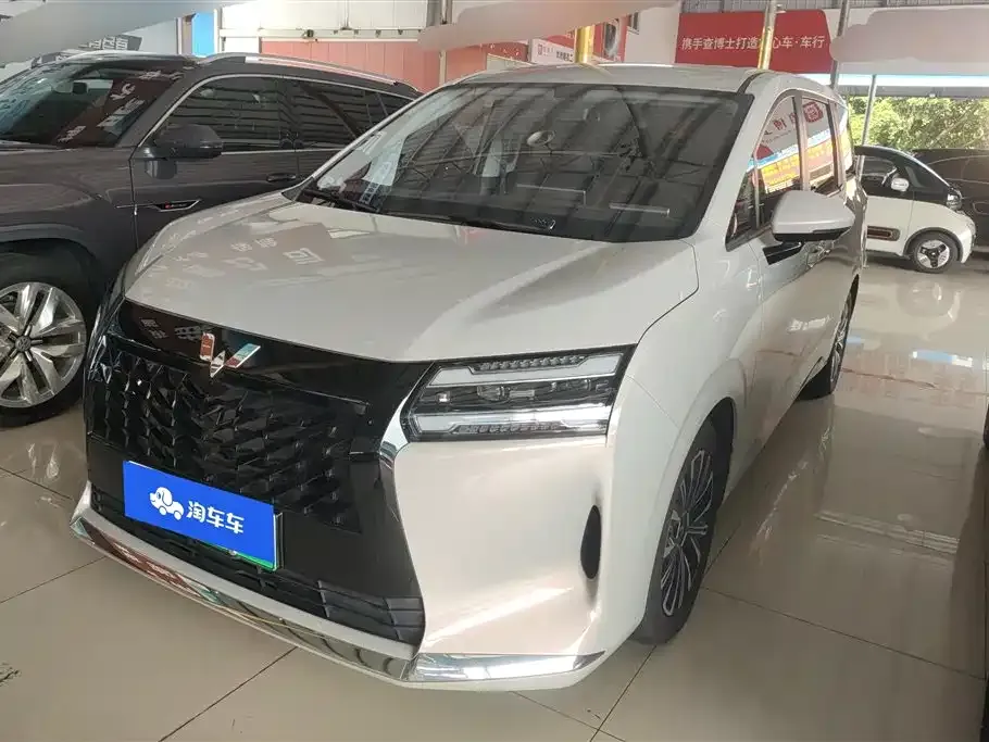 Wuling Starlight 730 New Energy — фото 1