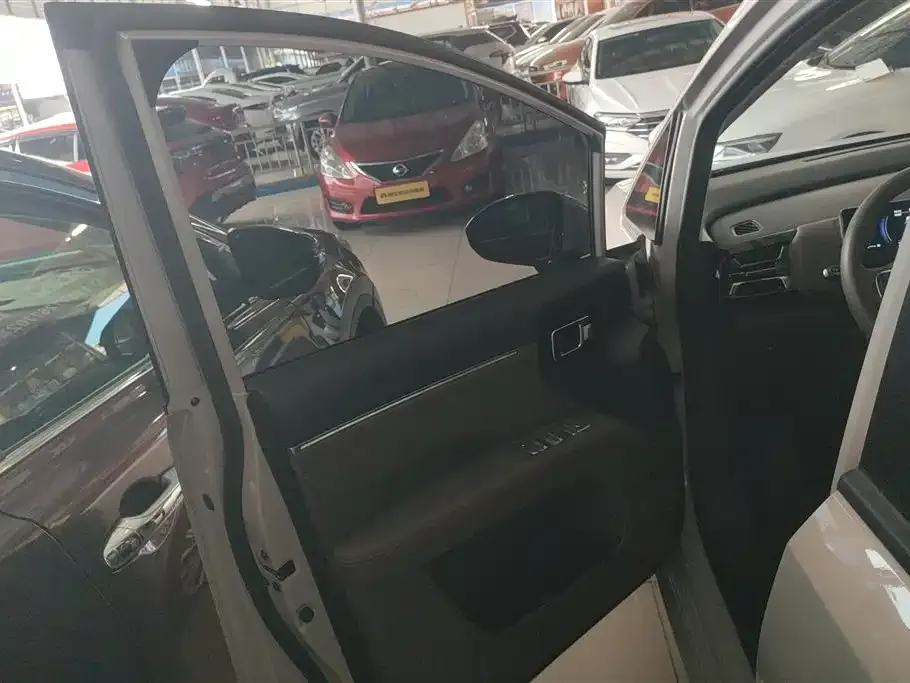 Wuling Starlight 730 New Energy — фото 10
