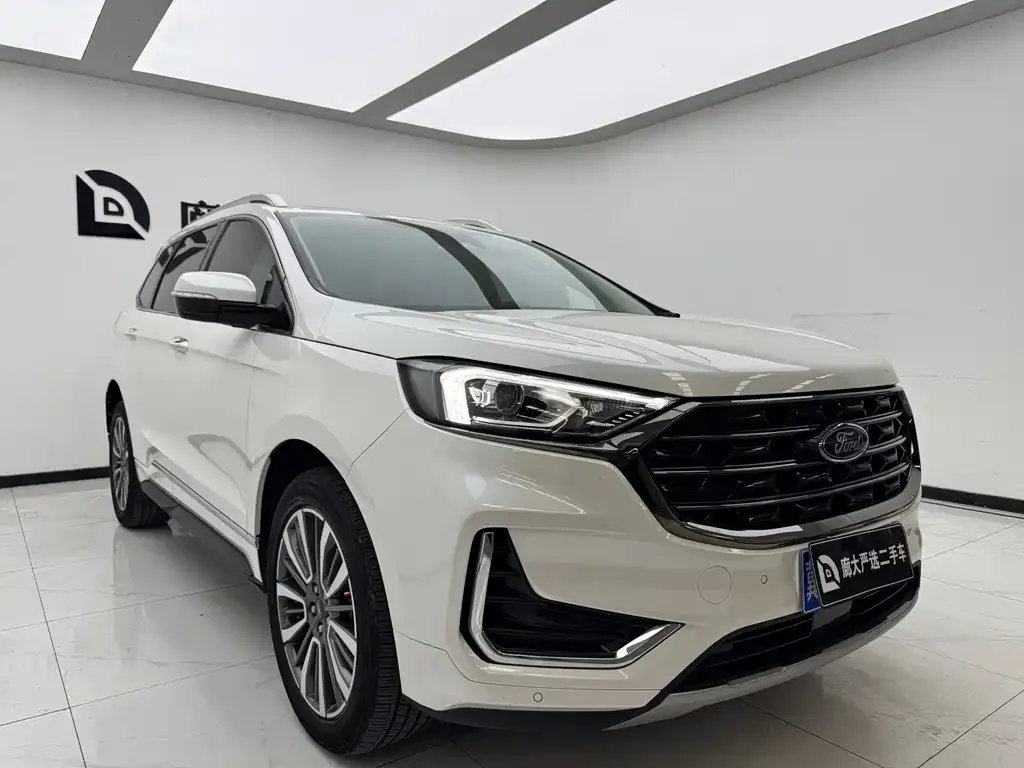 Ford Edge — фото 10