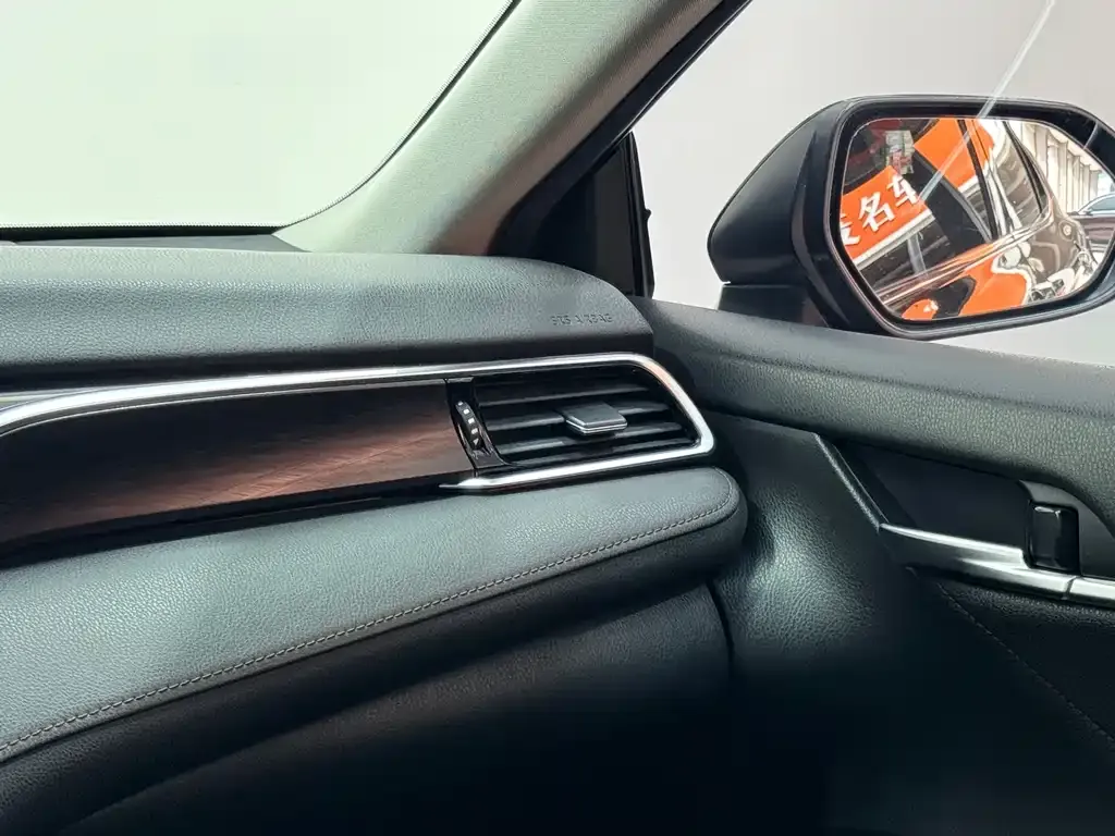 Toyota Camry — фото 10
