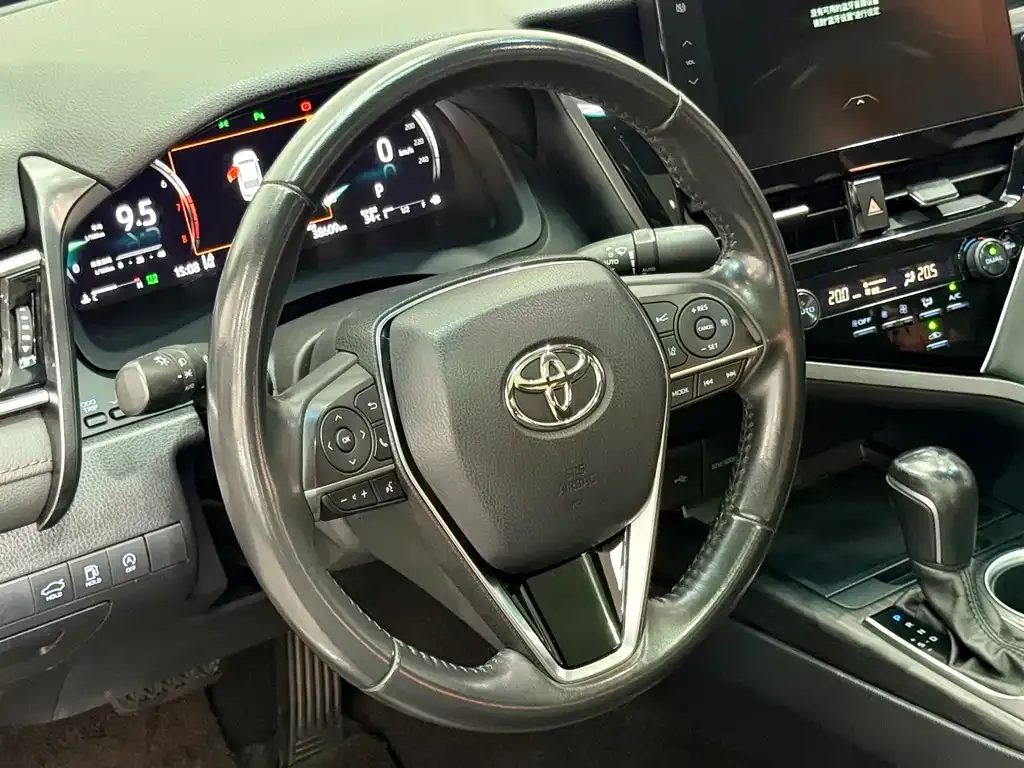 Toyota Camry — фото 8